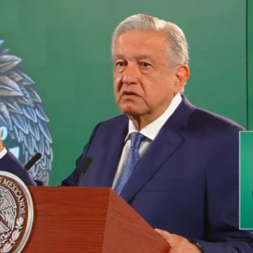 AMLO ARREMETE CONTRA SUS ADVERSARIOS, RECOMIENDA LEER SU NUEVO LIBRO «A LA MITAD DEL CAMINO»