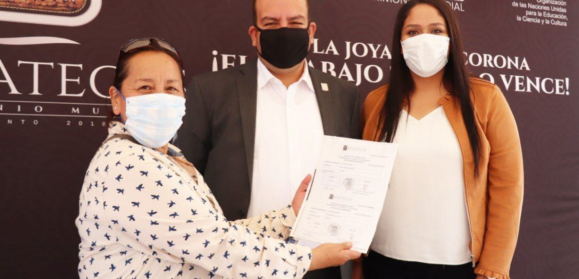 ENTREGA SALVADOR ESTRADA GONZÁLEZ MÁS APOYOS PARA LA VIVIENDA A FAMILIAS  VULNERABLES