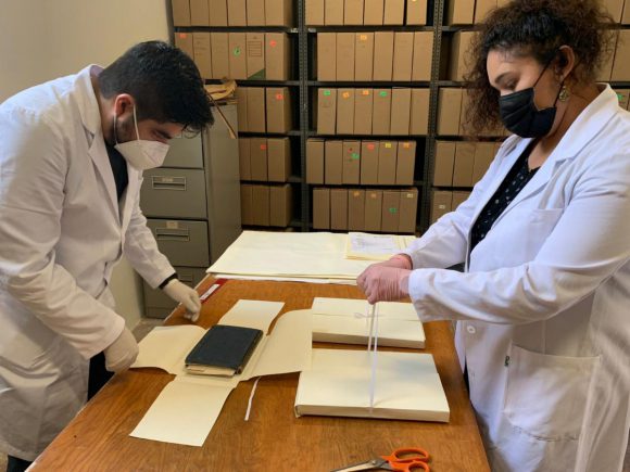 EXTENSA JORNADA DE CONSERVACIÓN DE DOCUMENTOS HISTÓRICOS