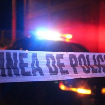 ACRIBILLADO A LAS AFUERAS DE UN RESTAURANTE POR CIVILES ARMADOS