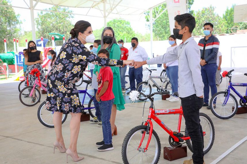 EN PRODUCTIVA GIRA DE TRABAJO ENTREGA SEDIF ESPACIO DIFERENTE Y BICICLETAS EN NORIA DE ÁNGELES
