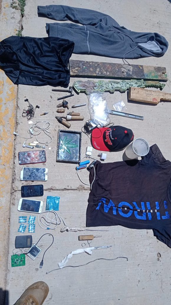 CATEAN MÓDULO EN PENAL DE CIENEGUILLAS; ENCONTRARON CELULARES, CRISTAL Y MOTA