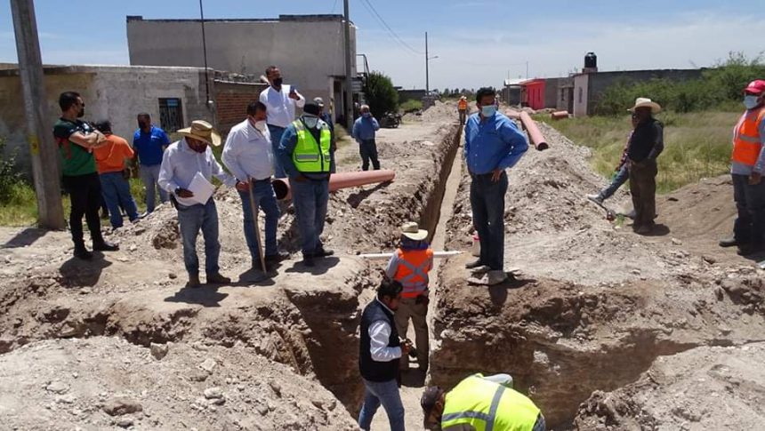 LLEVA GOBIERNO DE ZACATECAS OBRAS DE AGUA Y ALCANTARILLADO A VETAGRANDE Y CALERA