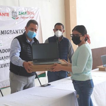 RECIBEN ESTUDIANTES DE CUAUHTÉMOC 201 EQUIPOS DE CÓMPUTO