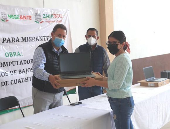 RECIBEN ESTUDIANTES DE CUAUHTÉMOC 201 EQUIPOS DE CÓMPUTO RECIBEN ESTUDIANTES DE CUAUHTÉMOC 201 EQUIPOS DE CÓMPUTO