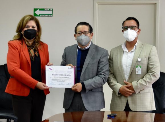 OTORGA IZAI RECONOCIMIENTO A LA SEFIN POR CUMPLIMIENTO EN TRANSPARENCIA