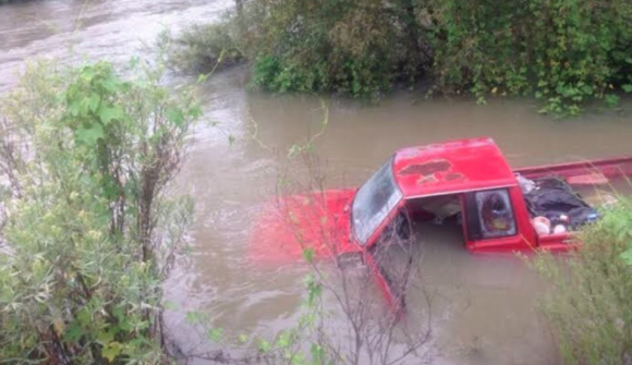 SE DESBORDA LA PRESA DEL SAN APARICIO EN GENARO CODINA SE DESBORDA LA PRESA DEL SAN APARICIO EN GENARO CODINA