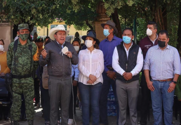 LA PRESIDENTA DEL DIF, SARA HERNÁNDEZ DE MONREAL ATENDIENDO A LOS AFECTADOS EN GENARO CODINA!
