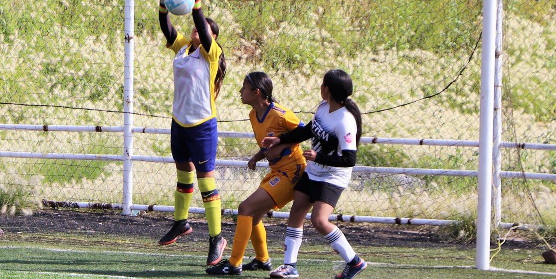 CORONA PARA EL MINERAL EN FÚTBOL 6X6 FEMENIL CATEGORÍA 2005-2006