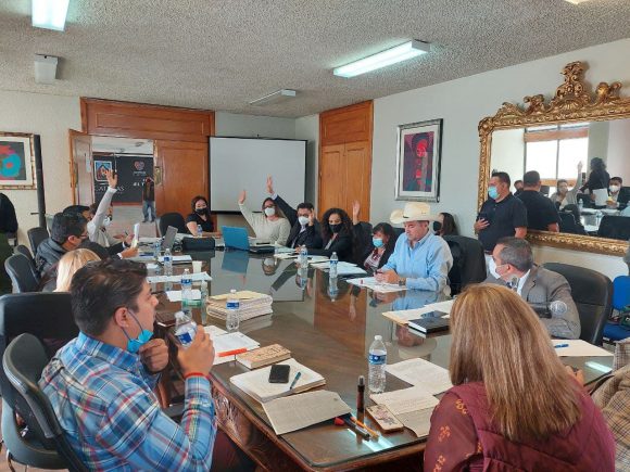 Ayuntamiento capitalino 2018-2021 celebró última sesión de cabildo; se prepara toma de protesta del nuevo munícipe Jorge Miranda Ayuntamiento capitalino 2018-2021 celebró última sesión de cabildo; se prepara toma de protesta del nuevo munícipe Jorge Miranda