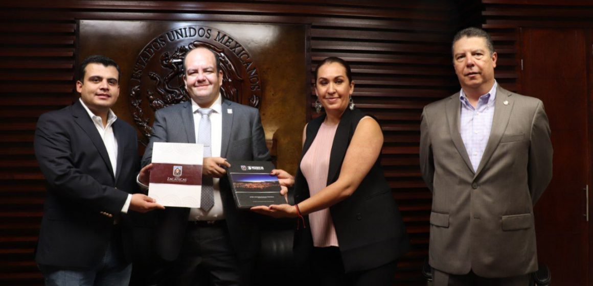 ENTREGÓ SALVADOR ESTRADA TERCER Y ÚLTIMO INFORME A LA LXIV LEGISLATURA