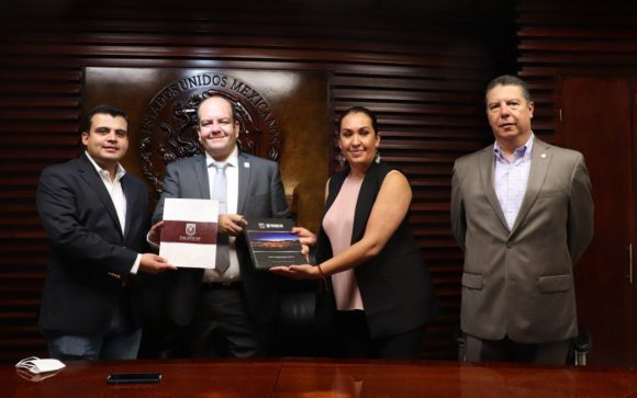 ENTREGÓ SALVADOR ESTRADA TERCER Y ÚLTIMO INFORME A LA LXIV LEGISLATURA