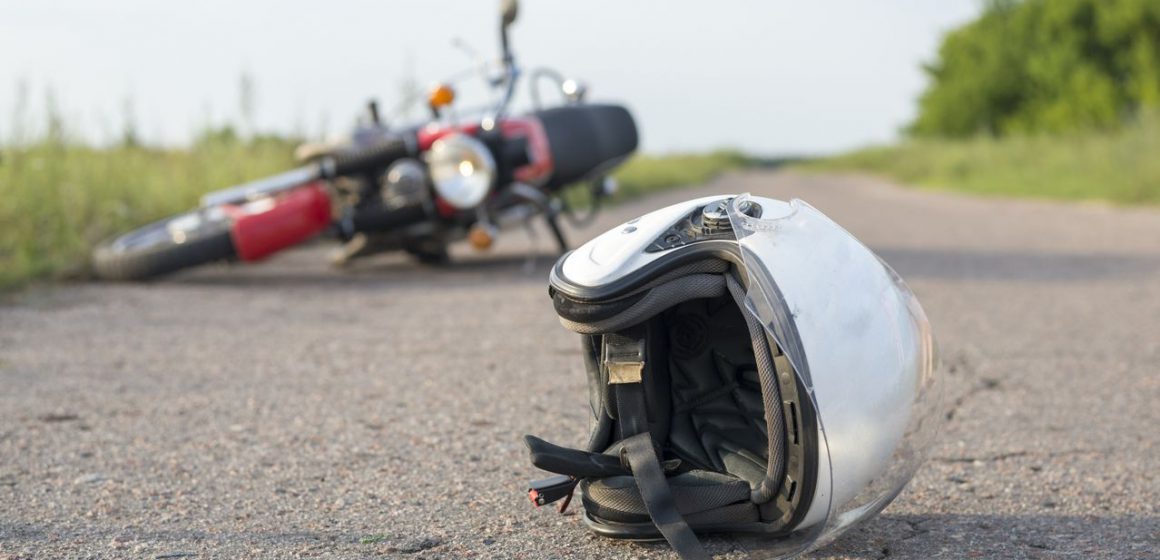 Pareja iba en su moto y los bajaron a balazos; ella falleció