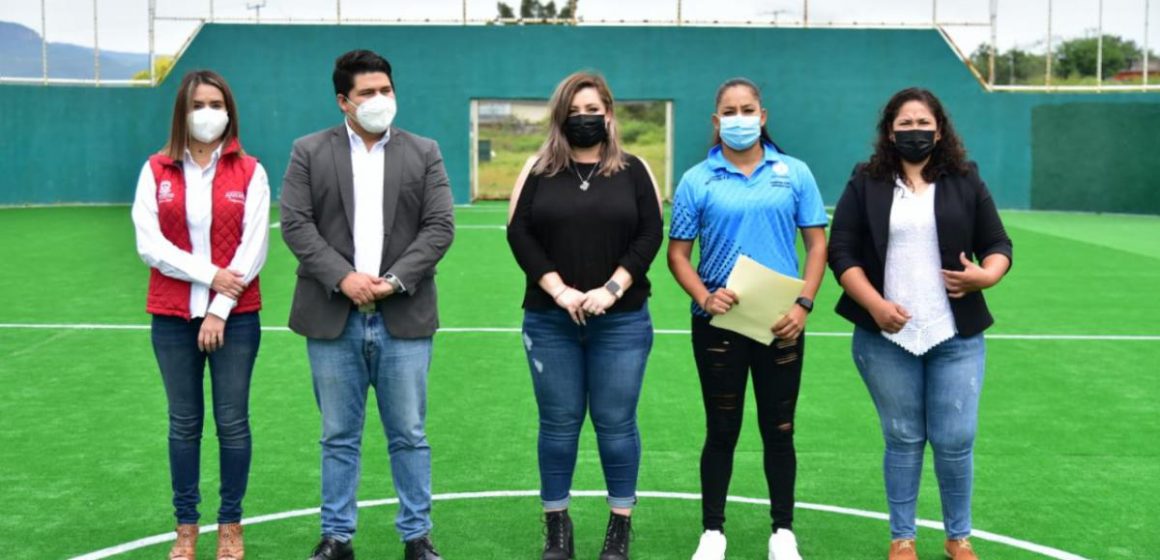 EN BENEFICIO DE APOZOLENSES, RESCATA INJUVENTUD CANCHA DE FÚTBOL