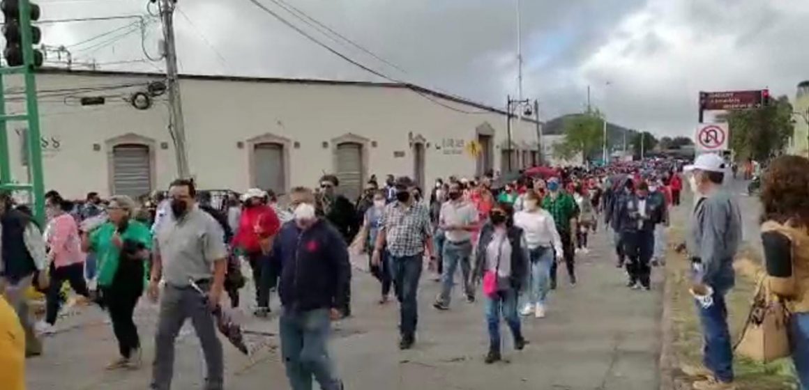 MARCHAN SINDICATOS UNIDOS; DESQUICIAN LA CIRCULACIÓN EN LA CAPITAL (Vídeo)