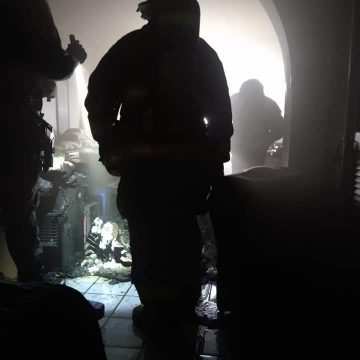 SOFOCAN FUERTE INCENDIO EN CASA HABITACIÓN; NO HUBO HERIDOS