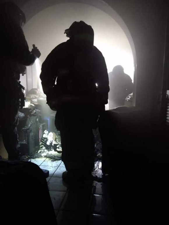 SOFOCAN FUERTE INCENDIO EN CASA HABITACIÓN; NO HUBO HERIDOS SOFOCAN FUERTE INCENDIO EN CASA HABITACIÓN; NO HUBO HERIDOS