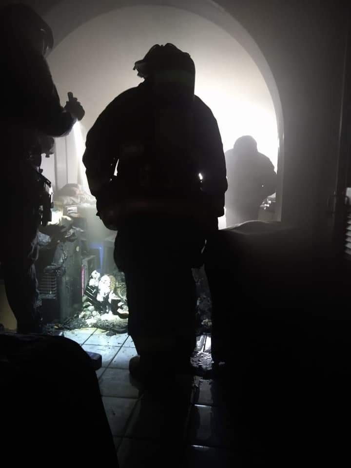 SOFOCAN FUERTE INCENDIO EN CASA HABITACIÓN; NO HUBO HERIDOS