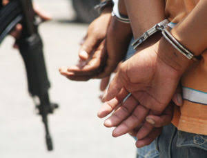 DETENIDO POR VIOLENCIA FAMILIAR Y LESIONES