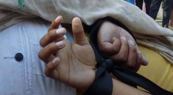 MANIATADO, CON IMPACTOS DE ARMA DE FUEGO Y UN MENSAJE DEL CRIMEN ORGANIZADO