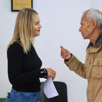 ENTREGA KARLA ESTRADA APOYOS ALIMENTARIOS EN COMUNIDADES DE LA CAPITAL