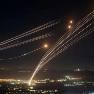 POR SEGUNDA VEZ EN LO QUE VA DE AÑO, IRÁN HA LANZADO UN GRAN ATAQUE CONTRA ISRAEL.