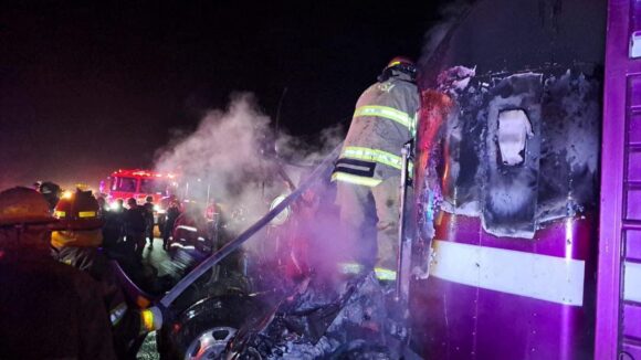 5 CAMIONES FUERON INCENDIADOS PARA BLOQUEAR CARRETERAS EN AGUASCALIENTES, LÍMITES CON ZACATECAS