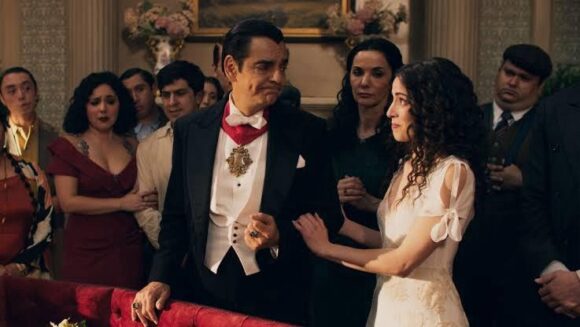 EUGENIO DERBEZ: “DRÁCULA, LA MEJOR VERSIÓN ES EN ESPAÑOL” EUGENIO DERBEZ: “DRÁCULA, LA MEJOR VERSIÓN ES EN ESPAÑOL”