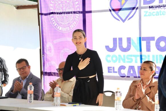 INAUGURA KARLA ESTRADA ESPACIO DE ALIMENTACIÓN EN TELESECUNDARIA DE MACHINES