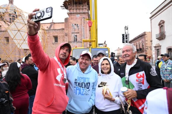 EXITO ROTUNDO LA GRAN CARRERA POR LA PAZ, CON MÁS DE 2 MILLONES 372 MIL PESOS EN PREMIOS EXITO ROTUNDO LA GRAN CARRERA POR LA PAZ, CON MÁS DE 2 MILLONES 372 MIL PESOS EN PREMIOS