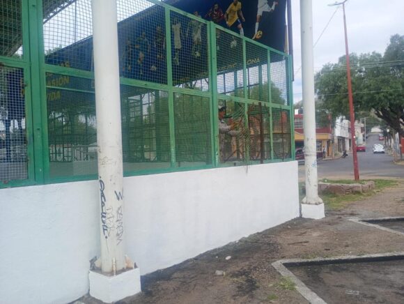 DESPUES DE 12 AÑOS SE REHABILITA LA CANCHA DE FUTBOL RÁPIDO “RICKYS” EN LA CALLE HOJALATEROS DESPUES DE 12 AÑOS SE REHABILITA LA CANCHA DE FUTBOL RÁPIDO “RICKYS” EN LA CALLE HOJALATEROS