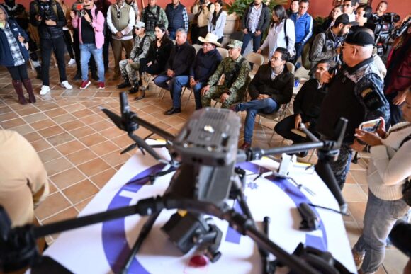 PRESENTA GOBERNADOR DAVID MONREAL AVIONES NO TRIPULADOS PARA COADYUVAR EN LA CONSOLIDACIÓN DE LA PAZ EN ZACATECAS PRESENTA GOBERNADOR DAVID MONREAL AVIONES NO TRIPULADOS PARA COADYUVAR EN LA CONSOLIDACIÓN DE LA PAZ EN ZACATECAS
