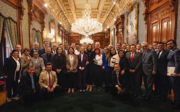 ANALIZAN PRESIDENTA CLAUDIA SHEINBAUM PARDO Y GOBERNADOR DAVID MONREAL ÁVILA TEMAS DEL SECTOR SALUD PARA ZACATECAS ANALIZAN PRESIDENTA CLAUDIA SHEINBAUM PARDO Y GOBERNADOR DAVID MONREAL ÁVILA TEMAS DEL SECTOR SALUD PARA ZACATECAS