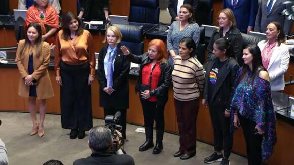 ENTRE BURLAS Y RECLAMOS, SENADO REELIGE A ROSARIO PIEDRA IBARRA COMO PRESIDENTA DE LA CNDH ENTRE BURLAS Y RECLAMOS, SENADO REELIGE A ROSARIO PIEDRA IBARRA COMO PRESIDENTA DE LA CNDH