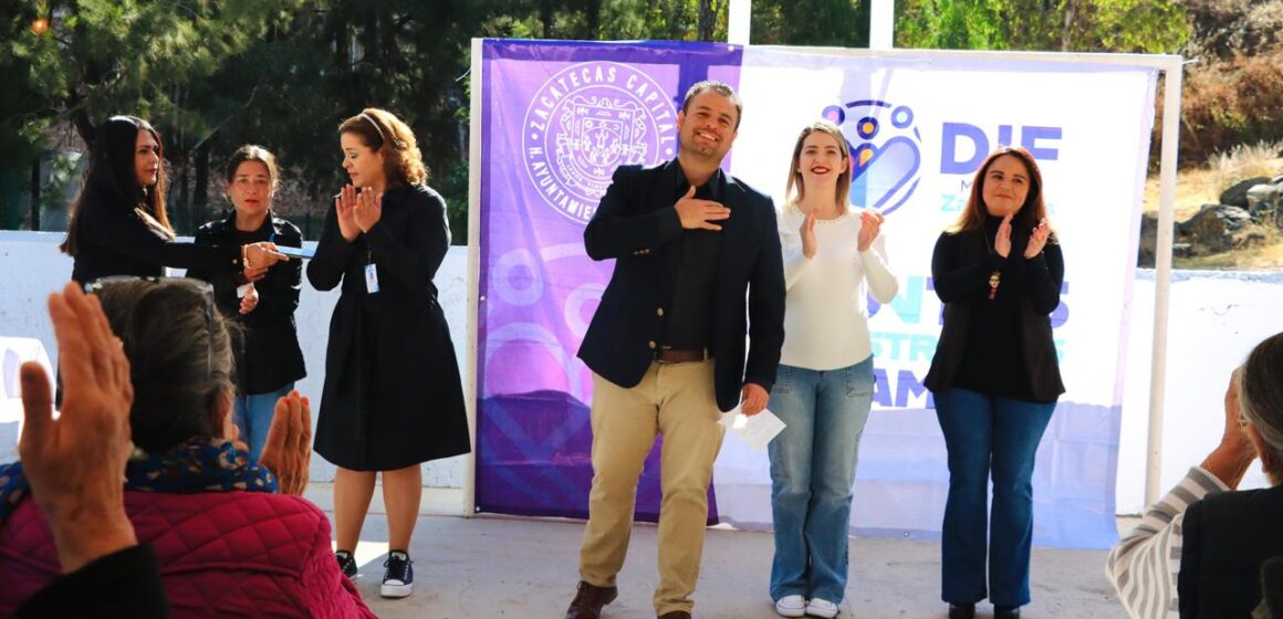 MIGUEL VARELA Y KARLA ESTRADA BENEFICIAN A 930 FAMILIAS CON APOYOS ALIMENTARIOS EN LA CAPITAL