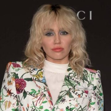 MILEY CYRUS ANUNCIA EL ÁLBUM»SOMETHING BEAUTIFUL» INSPIRADO EN ‘THE WALL’ DE PINK FLOYD
