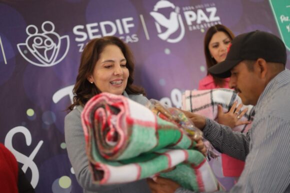 COMO PARTE DEL PROGRAMA INVERNAL, GOBIERNO DE ZACATECAS ENTREGA COBIJAS Y BOLOS A SISTEMAS MUNICIPALES DIF COMO PARTE DEL PROGRAMA INVERNAL, GOBIERNO DE ZACATECAS ENTREGA COBIJAS Y BOLOS A SISTEMAS MUNICIPALES DIF