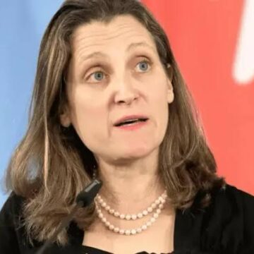 CHRYSTIA FREELAND, MINISTRA DE FINANZAS DE CANADÁ, RENUNCIA TRAS RECONOCER DIFERENCIAS CON TRUDEAU