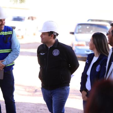INICIA MIGUEL VARELA PAVIMENTACIÓN CON CONCRETO HIDRÁULICO EN LA CALLE COLOMBIA, COLONIA LAS AMÉRICAS