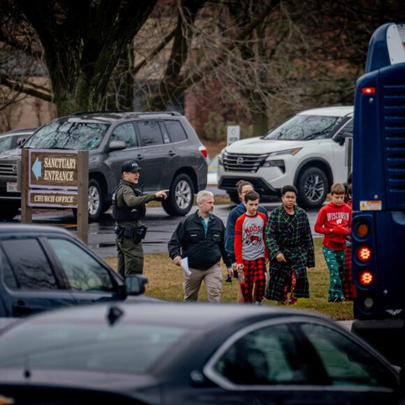 JOVENCITA DE 15 AÑOS FUE LA AUTORA DE TIROTEO EN ESCUELA CRISTIANA DE MADISON, WISCONSIN JOVENCITA DE 15 AÑOS FUE LA AUTORA DE TIROTEO EN ESCUELA CRISTIANA DE MADISON, WISCONSIN