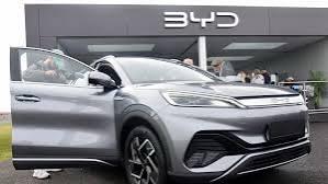 BYD TOMA ‘LA CORONA’ DE TESLA: YA ES EL MAYOR FABRICANTE DE AUTOS ELÉCTRICOS DEL MUNDO