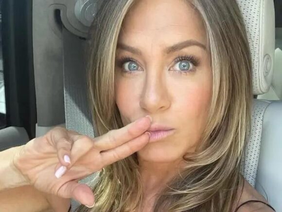 JENNIFER ANISTON CELEBRÓ EL 2025 EN MÉXICO; ASÍ CAPTARON A LA ACTRIZ EN PLAYAS MEXICANAS