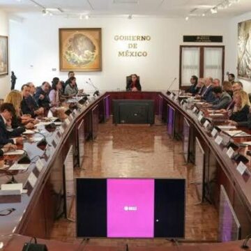 SHEINBAUM EVALÚA EL PLAN MÉXICO JUNTO CON EMPRESARIAS Y EMPRESARIOS DEL CADERR