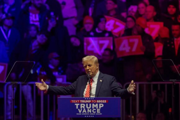 TRUMP CELEBRA SU «MITIN DE LA VICTORIA»,HOY JURARÁ COMO 47° PRESIDENTE DE EE.UU.