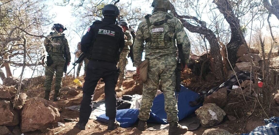 LOCALIZAN Y DESTRUYEN FUERZAS DE SEGURIDAD OCHO CAMPAMENTOS UTILIZADOS POR UN GRUPO DELINCUENCIAL