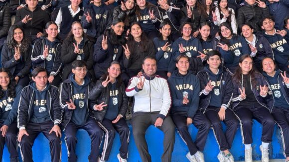 MIGUEL VARELA VISITA EL COLEGIO DEL CENTRO