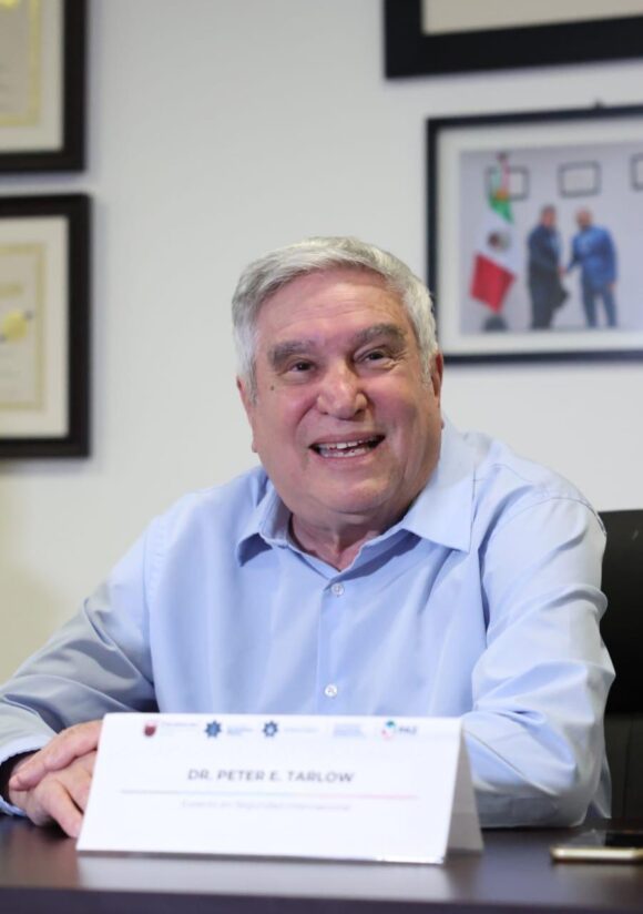 EL GOBERNADOR DAVID MONREAL ESTÁ TRANSFORMANDO A ZACATECAS EN UN LUGAR MÁS SEGURO: PETER TARLOW EL GOBERNADOR DAVID MONREAL ESTÁ TRANSFORMANDO A ZACATECAS EN UN LUGAR MÁS SEGURO: PETER TARLOW