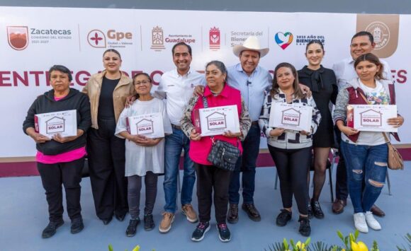 BENEFICIA DAVID MONREAL A FAMILIAS DE ZACATECAS Y GUADALUPE CON CALENTADORES SOLARES BENEFICIA DAVID MONREAL A FAMILIAS DE ZACATECAS Y GUADALUPE CON CALENTADORES SOLARES