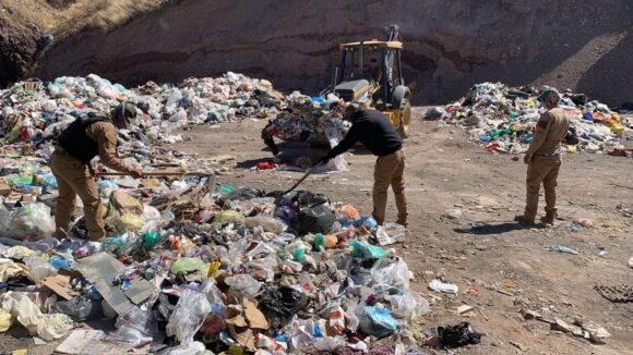 EMPRENDEN BÚSQUEDA DE PERSONAS GENERALIZADA EN BASURERO DE TRANCOSO