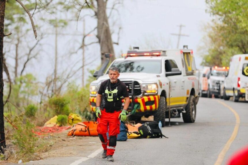 CAMIONETA CAE A BARRANCO Y DEJA 12 MUERTOS EN SANTIAGO, NL